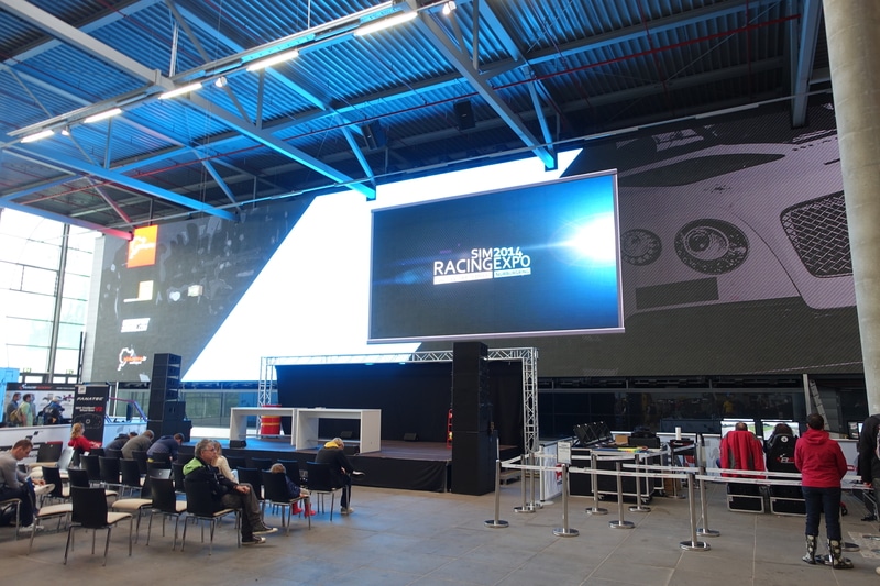 Messehalle auf der Simexpo 2014.