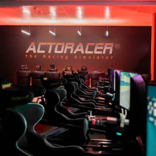 Mehrere Actoracer in der RCADIA-Hamburg stehen bereit für schöne Esport Wettkämpfe.